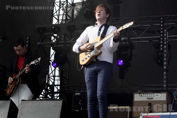 TWO DOOR CINEMA CLUB - 2010-08-28 - SAINT CLOUD - Domaine National - Scene de la Cascade - 